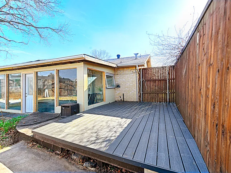 2241 Lockwood Dr — Photo 12