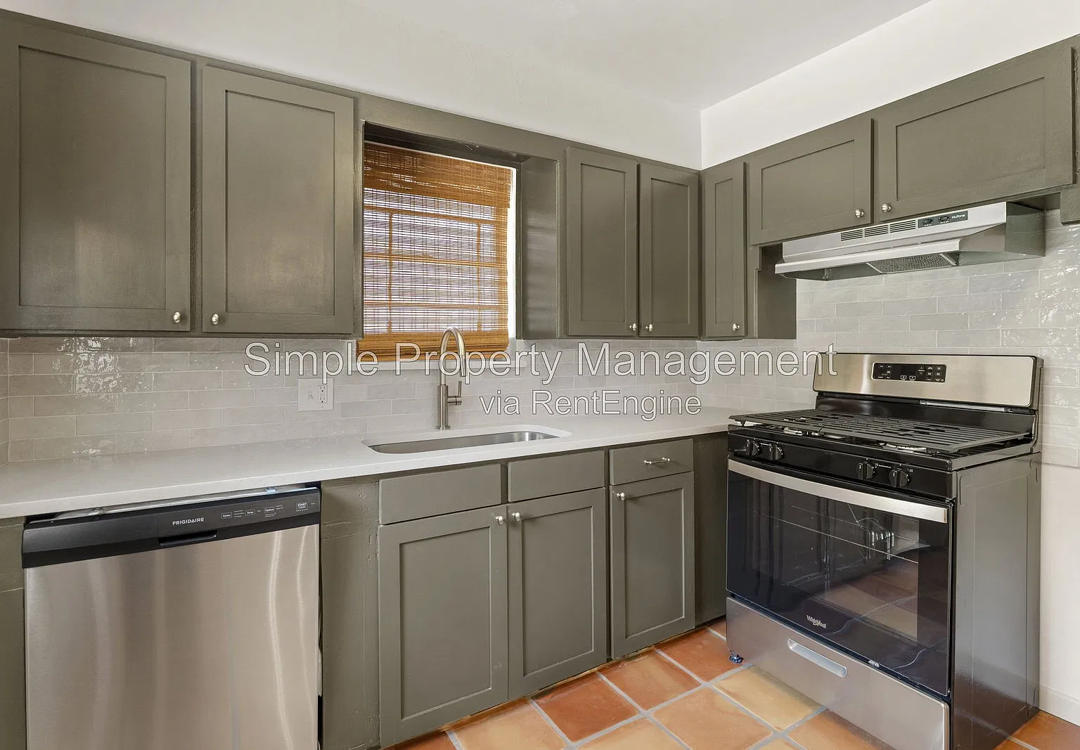 2 bed, 1.0 bath, 812 sqft, $1,125 — Photo 1