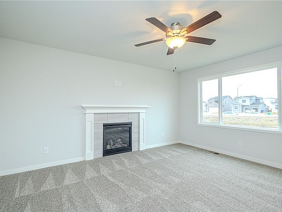 3rd image of 617 NE Meadow Landing Dr