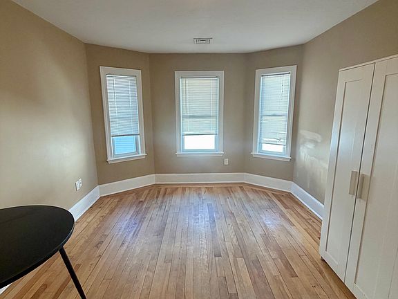 5th image of 104 Lyme St