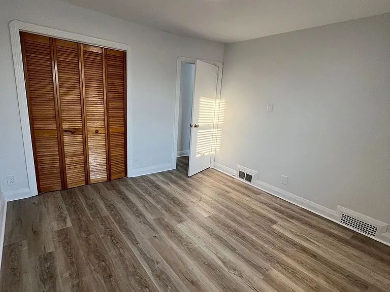 354 Kane Ave #UPPER — Photo 15