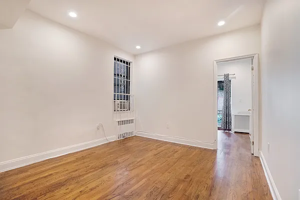 Rented by Creed Realty Group | media 16