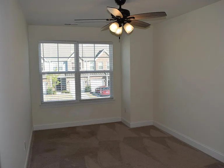 4011 Rothwood Ln — Photo 2