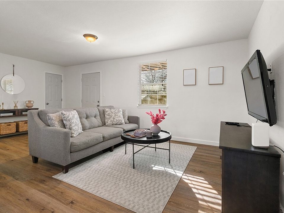 1st image of 205 E Harold St