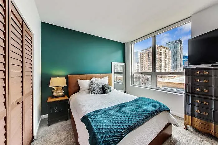 421 W Huron St #907 — Photo 3