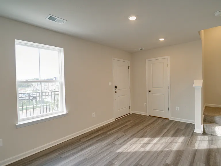 1350 Red Clover Ln — Photo 3