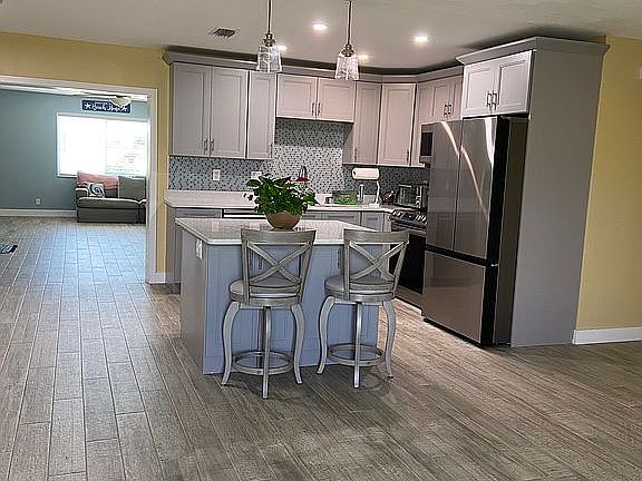 3rd image of 1476 N Mangonia Dr