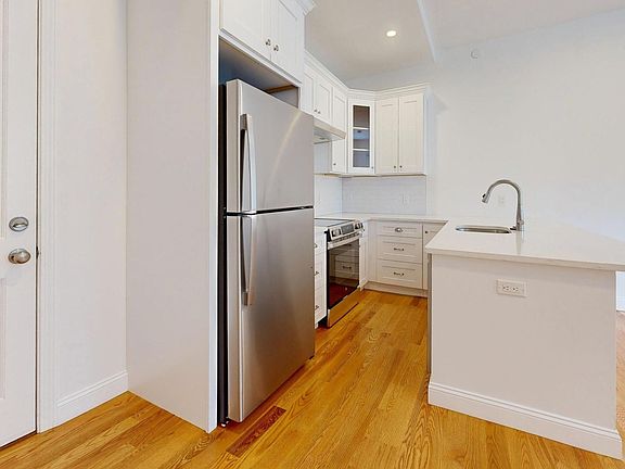 2nd image of 231 Main St APT 7