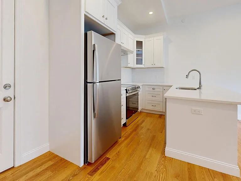 231 Main Street — Photo 2
