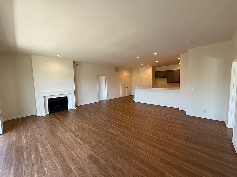 3400 Pacific Ave #201 — Photo 3