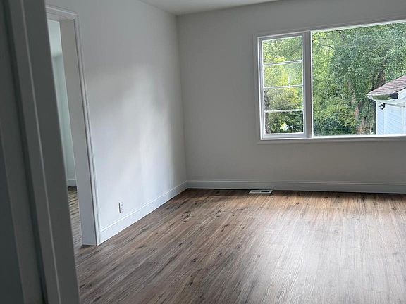 3rd image of 8 Hobson Road