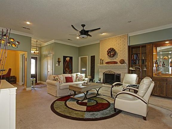 3rd image of 2814 N Creekwood Dr