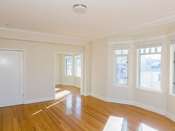 3rd image of 1362 Lombard St #102