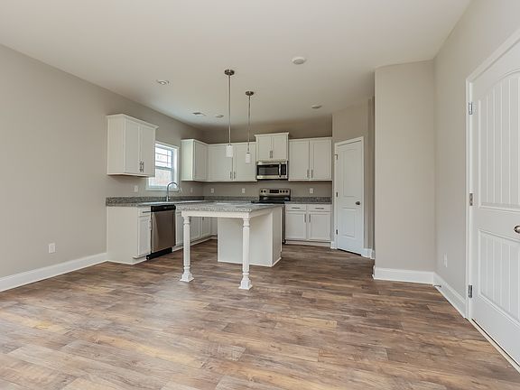 3rd image of 1237 Black Oak Cir