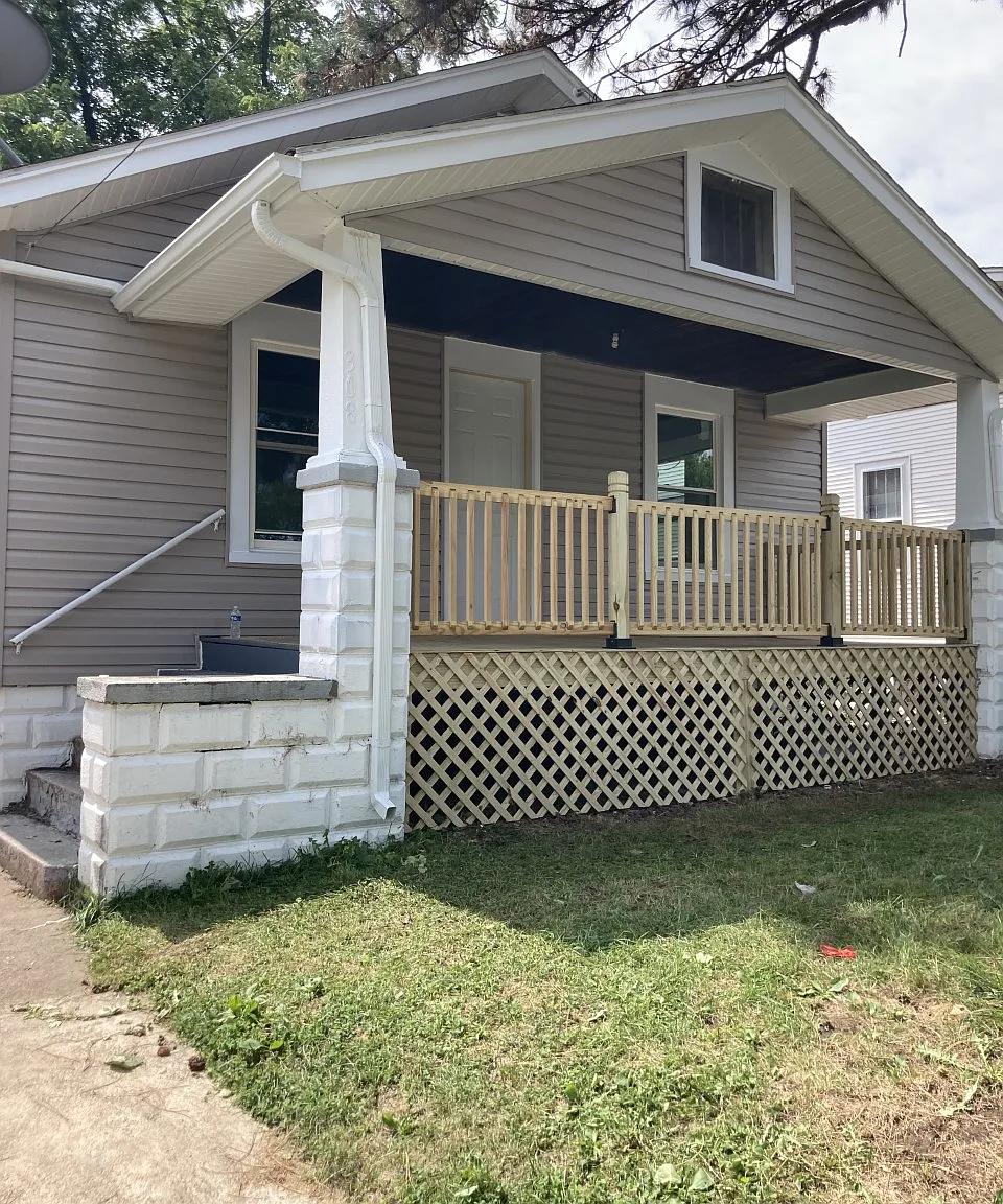 2 bed, 768 sqft, $975 — Photo 2