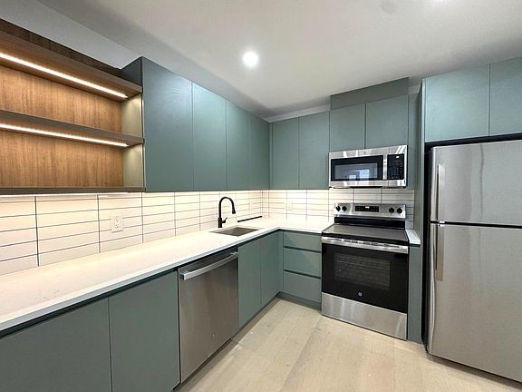 5th image of 937 Brooklyn Ave #3R