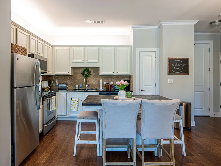 445 W Blount Ave #225 — Photo 4