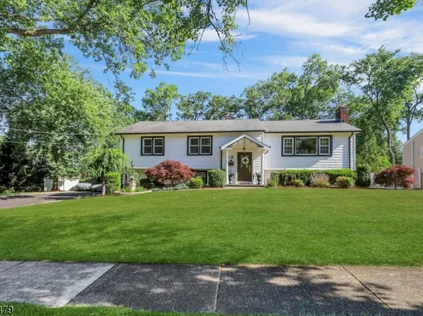 11 Rande Dr, Wayne, NJ 07470