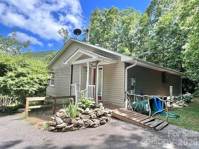 1st image of 105 Chestnut Hill Rd