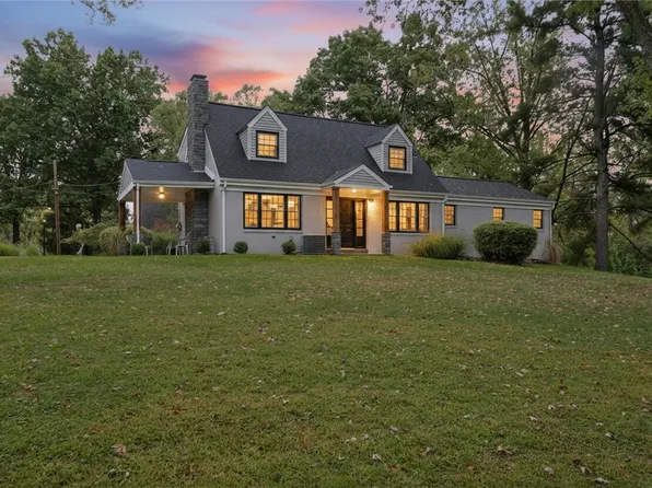 202 Oakhaven Dr, Coraopolis, PA 15108