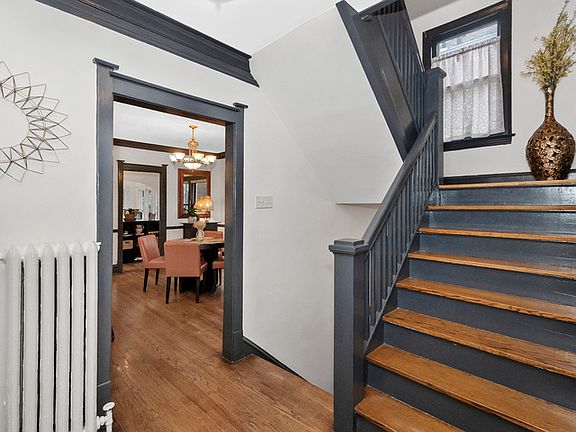3rd image of 324 N Lombard Ave