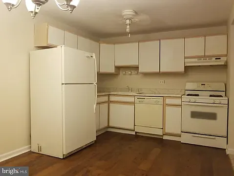 3325 Huntley Square Dr — Photo 10