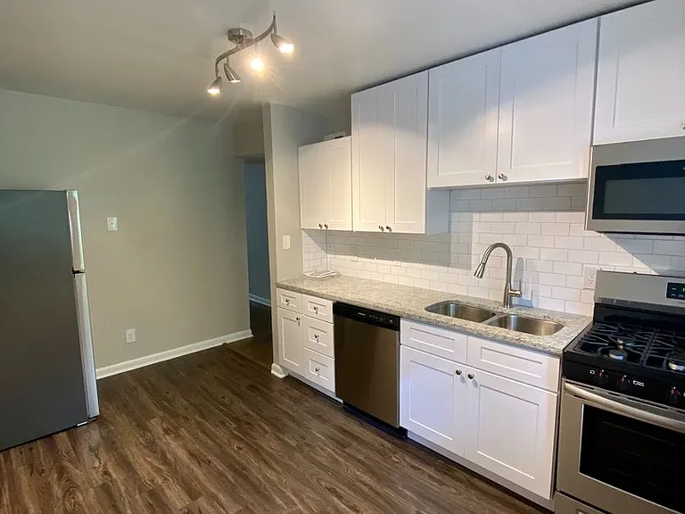 225 Hillcrest Ave — Photo 2