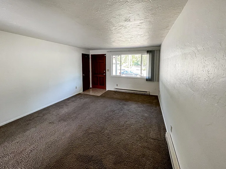 2514 Honeysuckle Way NE — Photo 5