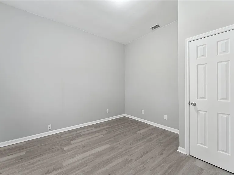 810 - 816 West 38th Street — Photo 11
