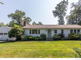 34 Tanglewood Rd, Trumbull, CT 06611