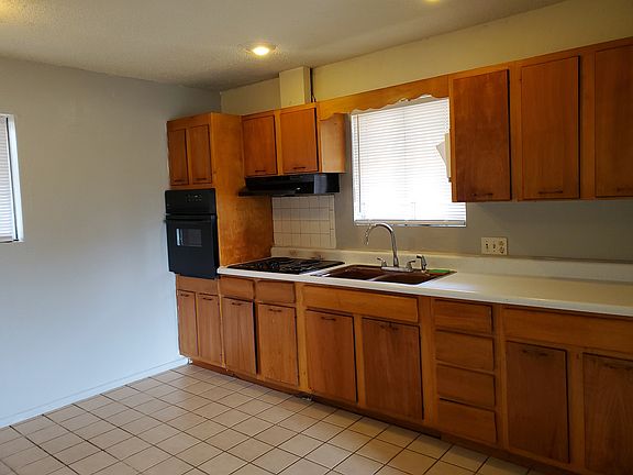 3rd image of 1527 S Jefferson St #B