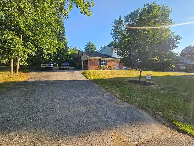 35241 Caryn St — Photo 2