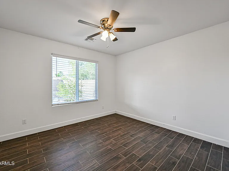 2914 E Michelle Dr — Photo 15
