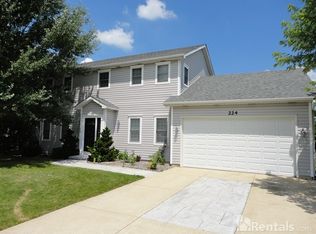 224 Ream Dr, Elburn, IL 60119