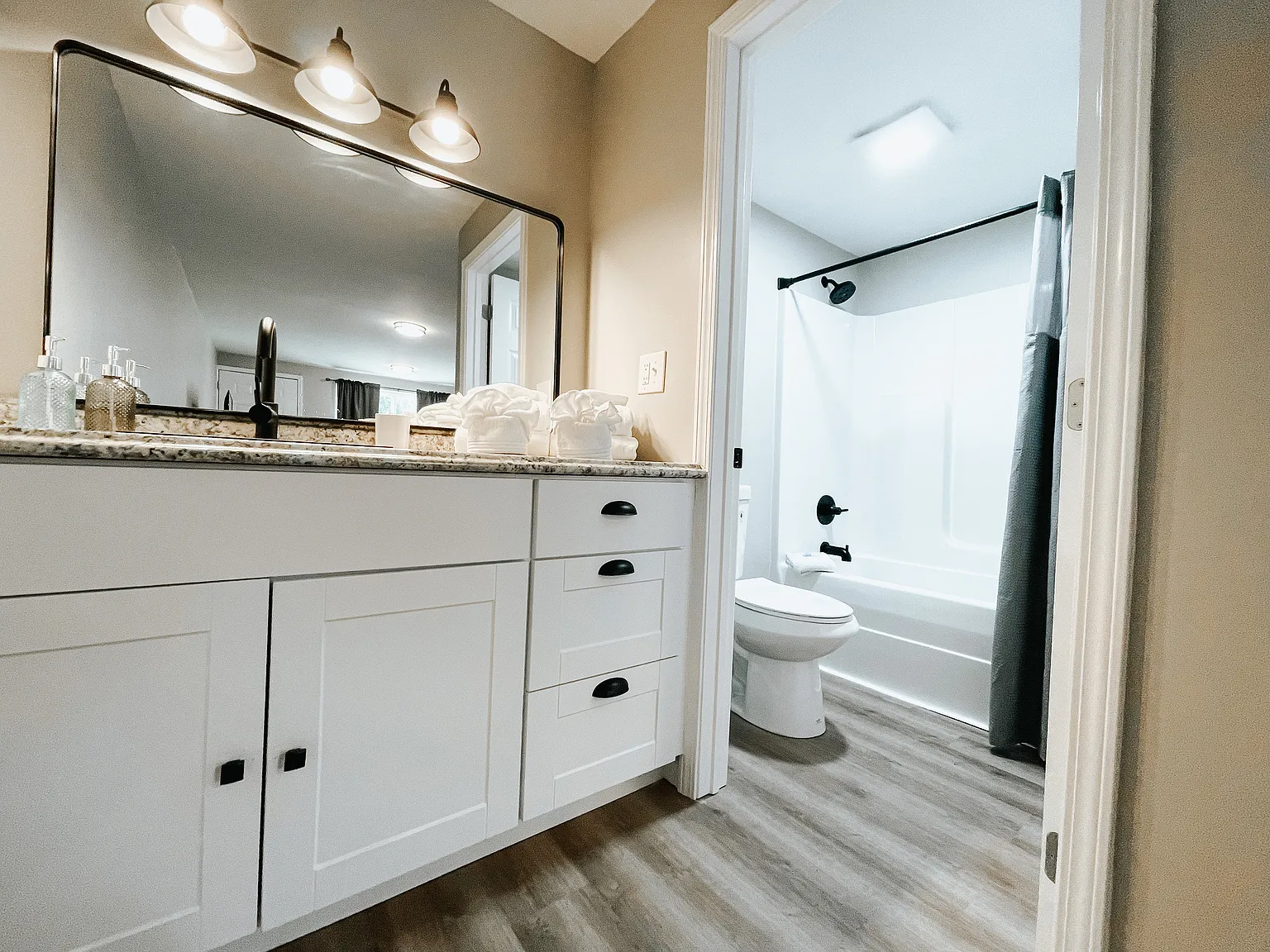 Studio, 300 sqft, $1,148 — Photo 3