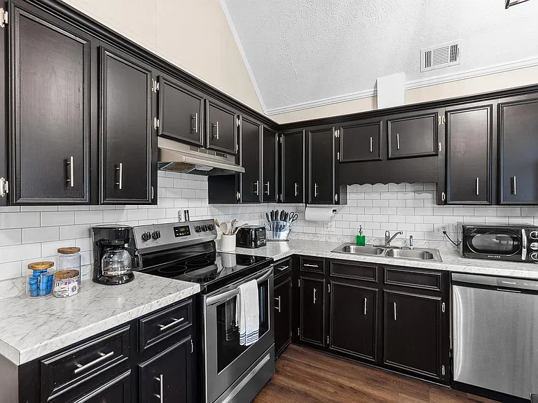 1100 Kenwood Dr — Photo 12