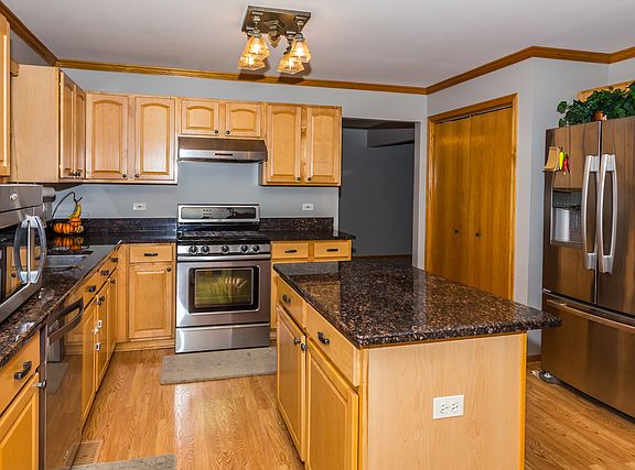 3rd image of 22072 Pembrook Dr
