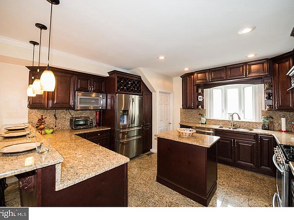 5th image of 1755 Rockwell Rd