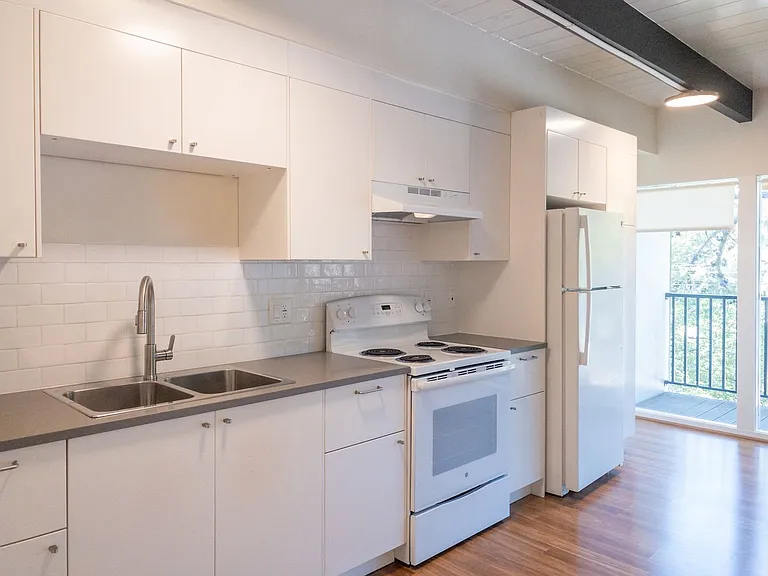 360 Jean St #5 — Photo 1