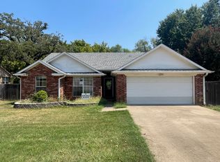 1021 Oakridge Dr, Denison, TX 75020