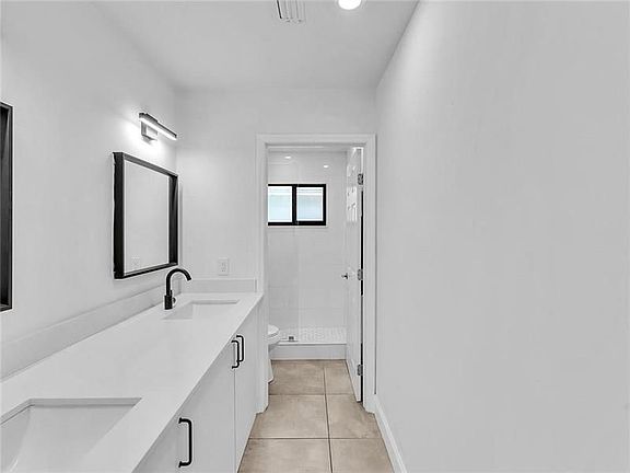 5th image of 218 NW 25th St