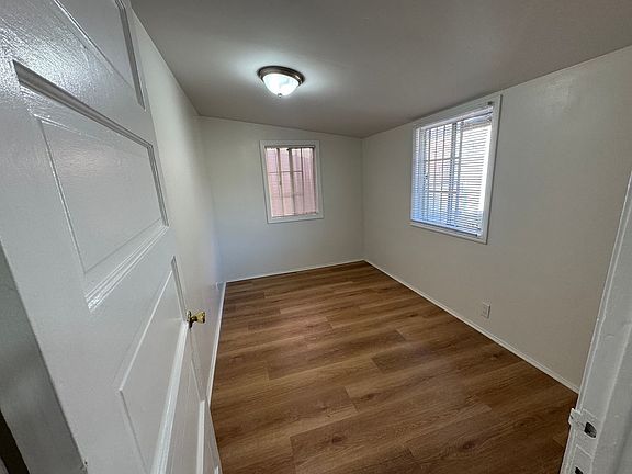 4th image of 2907 Knox Ave