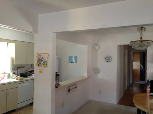 (undisclosed Address), Fresh Meadows, NY 11366