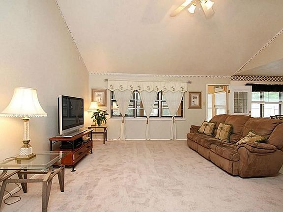 Living Room With Vaulted Ceiling*Replaced Carpet 4/2013.
