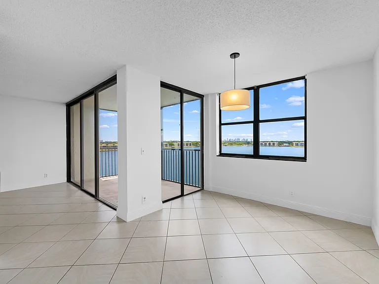 105 Lake Emerald Dr #706 — Photo 6