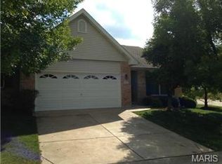 1 Summit Pointe Ct, Saint Charles, MO 63301