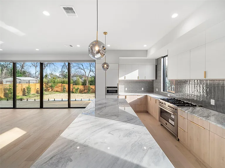 2107 Brackenridge St #B — Photo 7