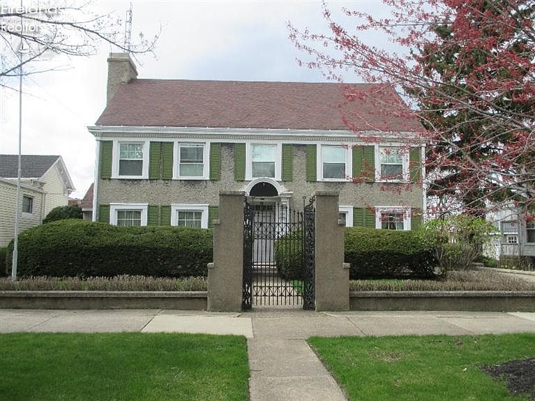 1st image of 221 Washington Ct