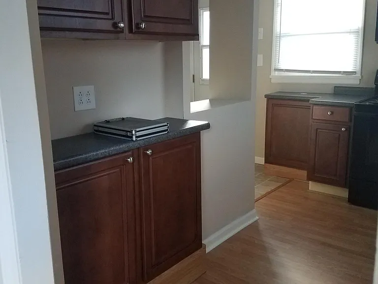 2322 Englewood Ct — Photo 3