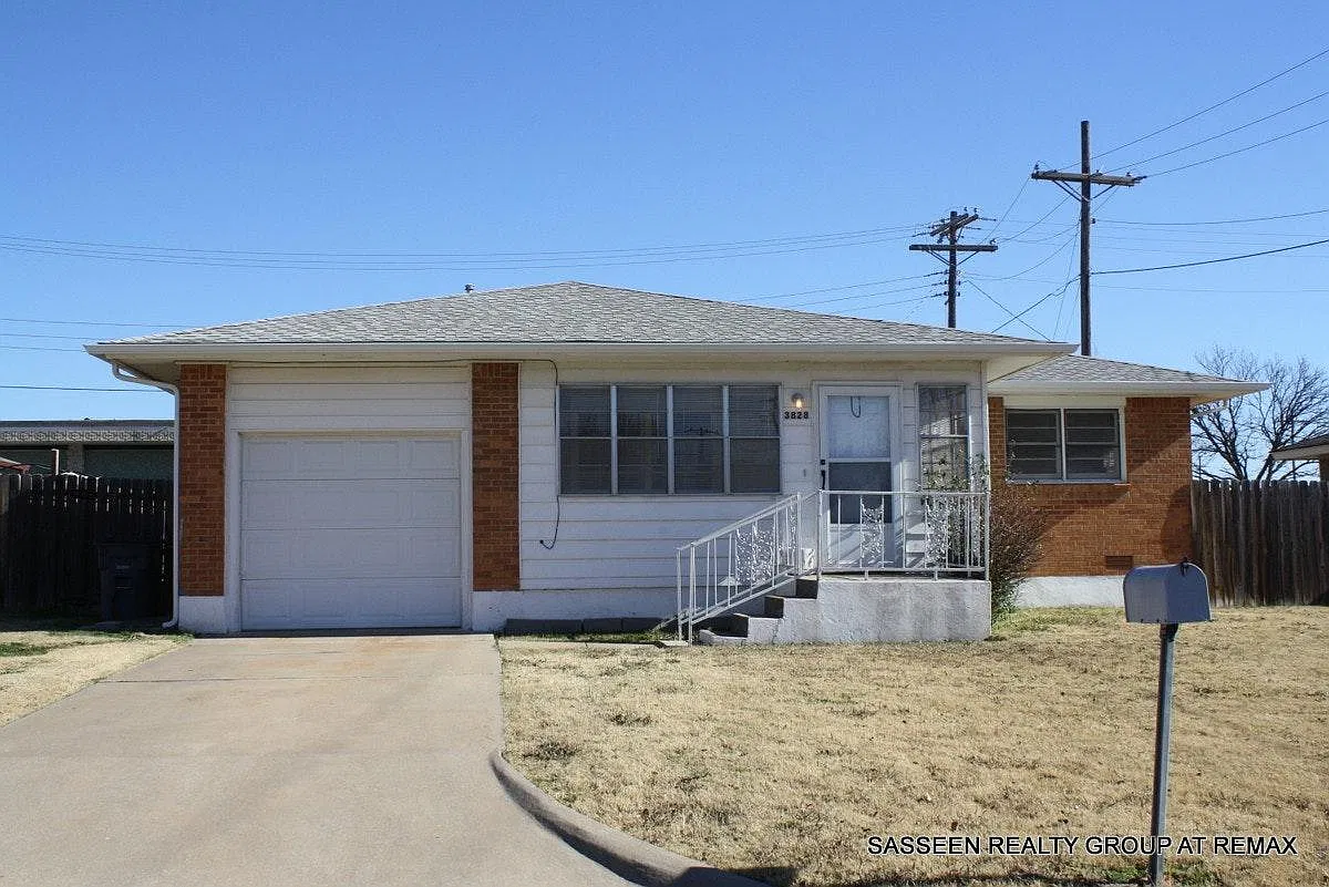 3 bed, 900 sqft, $950 — Photo 1